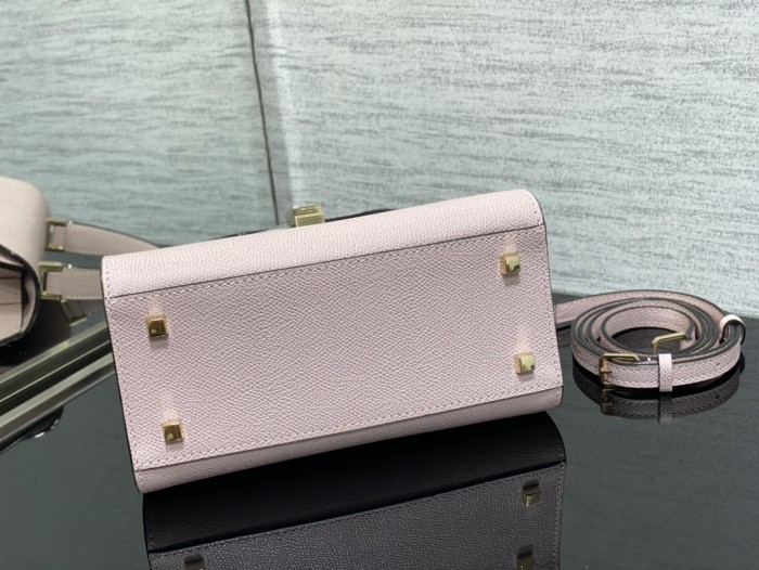 Handbag VALEXTRA size 𝟐𝟐*𝟏𝟔'𝟓*𝟏𝟐 𝐂𝐦