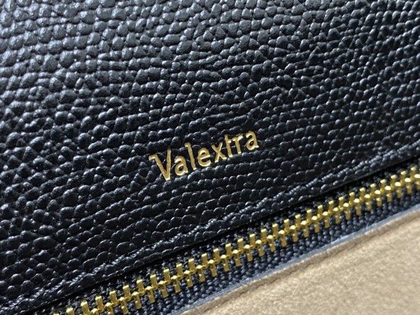 Handbag VALEXTRA size 𝟐𝟔*𝟐𝟎*𝟏𝟐 𝐂𝐦