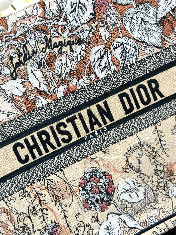  Handbag  Dior M1286 size 42 x 35 x 18.5 cm