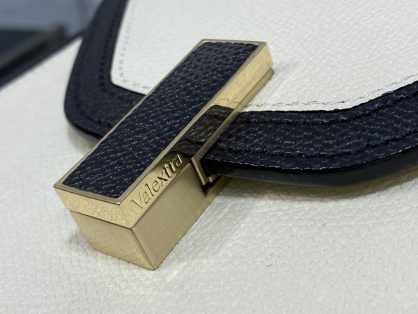  Handbag VALEXTRA  size 𝟐𝟐*𝟏𝟔'𝟓*𝟏𝟐 𝐂𝐦