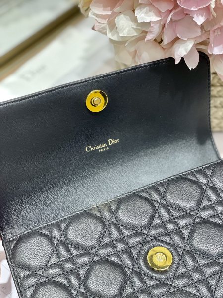 Handbag  Dior 5091 size 20 x 11.5 x 3.5 cm