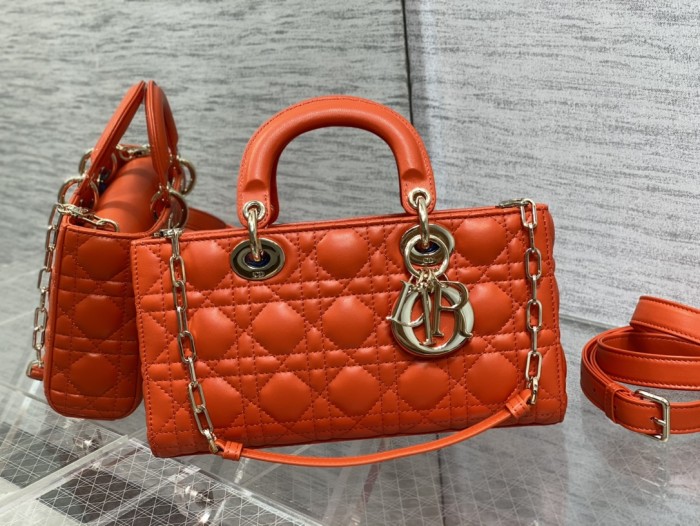  Handbag  Dior size  26*6*14 cm