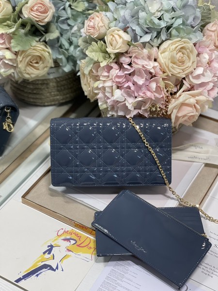 Handbag  Dior 77035 size 21.5 x 11.5 x 3 cm