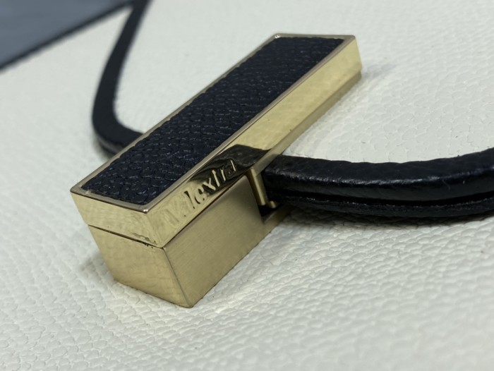 Handbag VALEXTRA size 𝟐𝟐*𝟏𝟔'𝟓*𝟏𝟐 𝐂𝐦