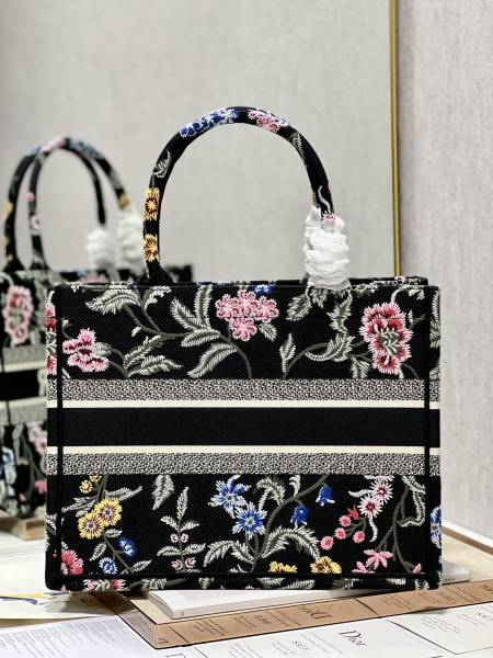 Handbag  Dior 1286 size 36×28 cm