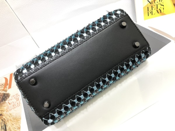 Handbag  Dior M0505  size 17 x 15 x 7 cm