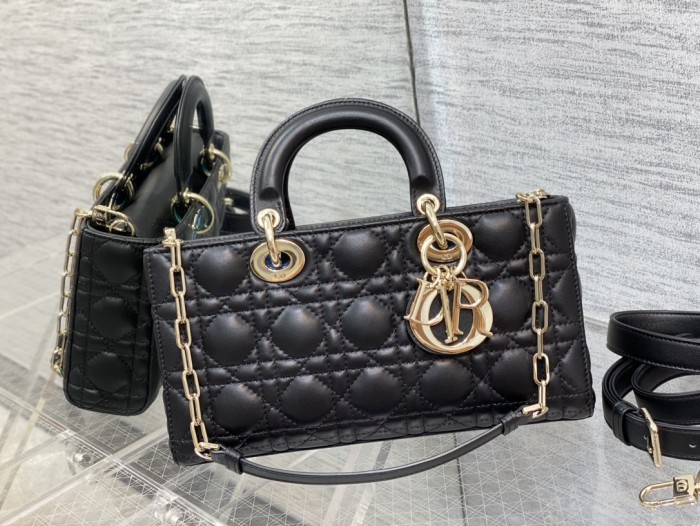  Handbag  Dior size  26*6*14 cm