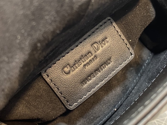  Handbag  Dior size 12*10*5 cm 