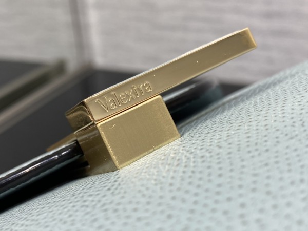 Handbag VALEXTRA  size 𝟐𝟐*𝟏𝟔'𝟓*𝟏𝟐 𝐂𝐦