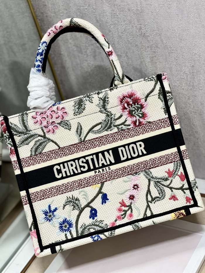 Handbag  Dior 1265 size 26.5×21×14 cm 
