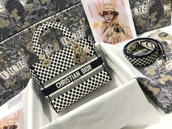 Handbag  Dior M0565 24*20*11 cm
