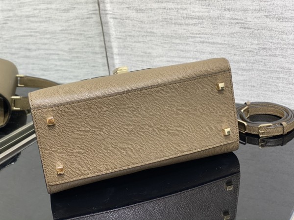 Handbag VALEXTRA size 𝟐𝟔*𝟐𝟎*𝟏𝟐 𝐂𝐦