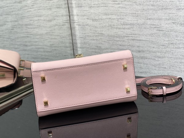 Handbag VALEXTRA size 𝟐𝟐*𝟏𝟔'𝟓*𝟏𝟐 𝐂𝐦