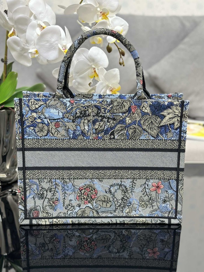  Handbag  Dior M1286 size  36 x 27.5 x 16.5 cm