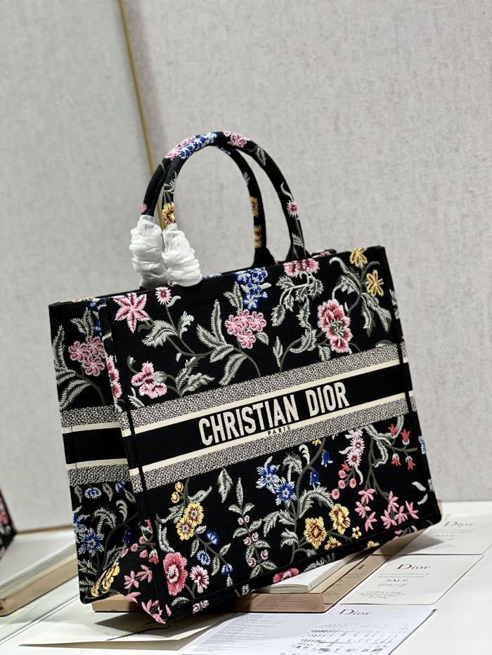 Handbag  Dior 1286 size 42×35×18.5 cm