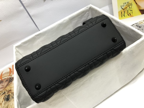 Handbag  Dior M0538 size 20*16.5*8  cm