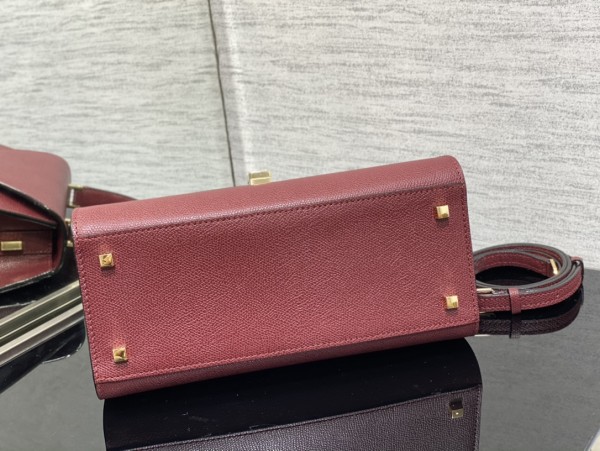 Handbag VALEXTRA size 𝟐𝟔*𝟐𝟎*𝟏𝟐 𝐂𝐦