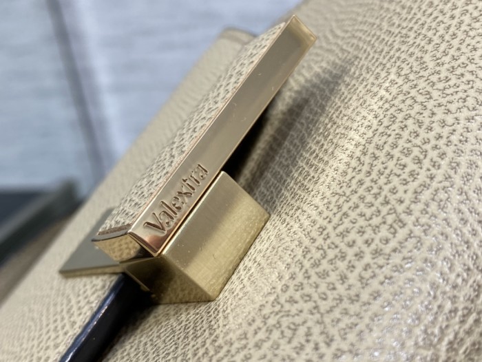 Handbag VALEXTRA size 𝟏𝟗'𝟓*𝟏𝟒*𝟗'𝟓 𝐂𝐦