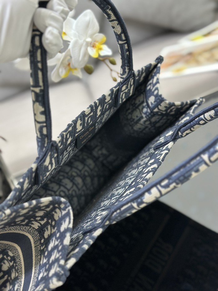  Handbag  Dior  M1286 size 36 x 27.5 x 16.5 cm