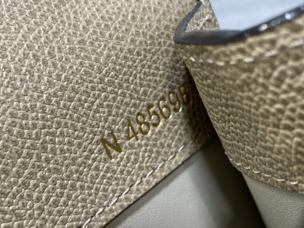  Handbag VALEXTRA size 𝟐𝟐*𝟏𝟔'𝟓*𝟏𝟐 𝐂𝐦