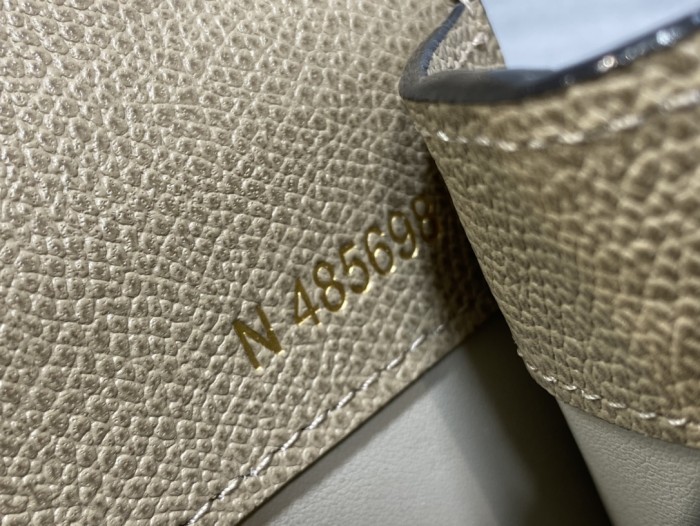  Handbag VALEXTRA size 𝟐𝟐*𝟏𝟔'𝟓*𝟏𝟐 𝐂𝐦