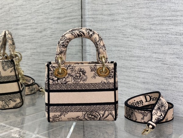  Handbag  Dior size 17*7*15 cm