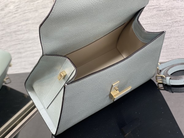 Handbag VALEXTRA size 𝟐𝟔*𝟐𝟎*𝟏𝟐 𝐂𝐦