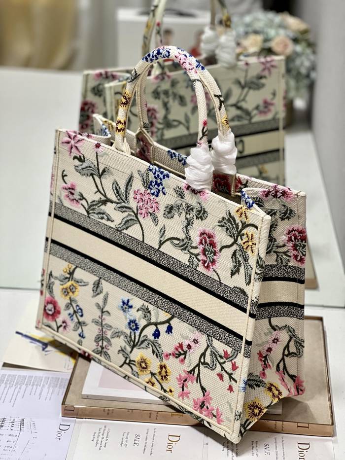 Handbag  Dior 1286 size 42×35×18.5 cm