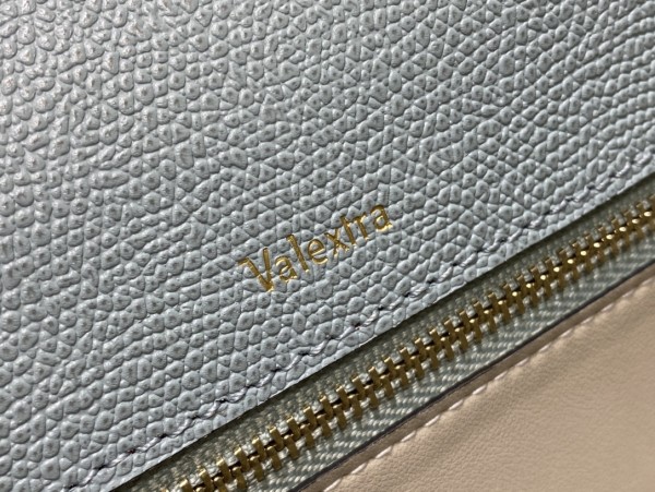 Handbag VALEXTRA size 𝟐𝟔*𝟐𝟎*𝟏𝟐 𝐂𝐦