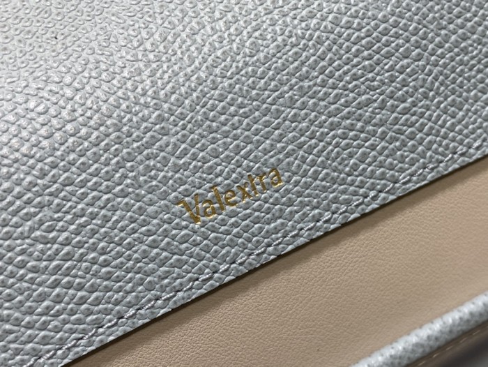 Handbag VALEXTRA  size 𝟐𝟐*𝟏𝟔'𝟓*𝟏𝟐 𝐂𝐦