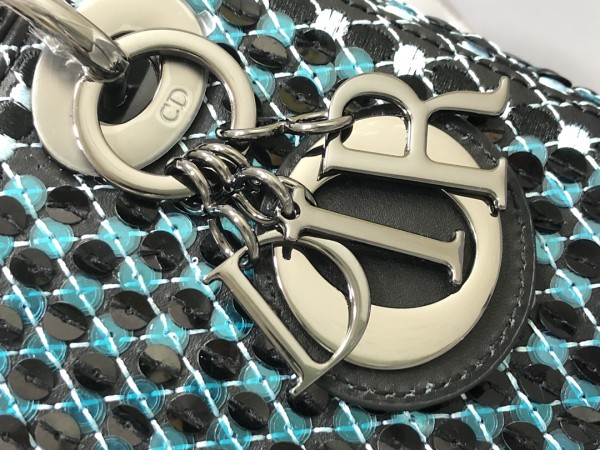 Handbag  Dior M0505  size 17 x 15 x 7 cm