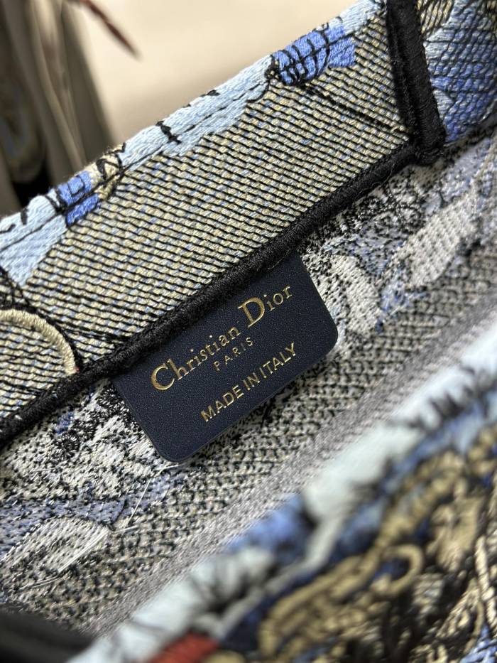  Handbag  Dior M1286 size 26.5 x 21 x 14 cm