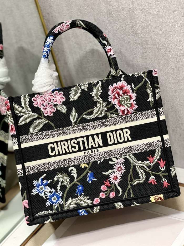 Handbag  Dior 1265 size 26.5×21×14 cm