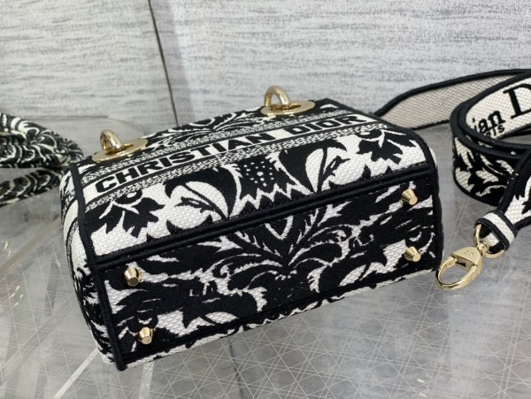  Handbag  Dior size 17*7*15 cm