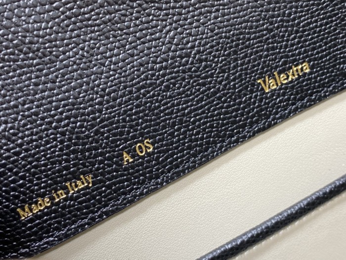 Handbag VALEXTRA size 𝟐𝟐*𝟏𝟔'𝟓*𝟏𝟐 𝐂𝐦