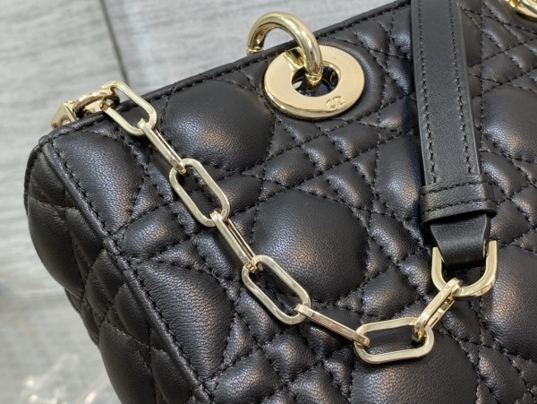  Handbag  Dior size  26*6*14 cm