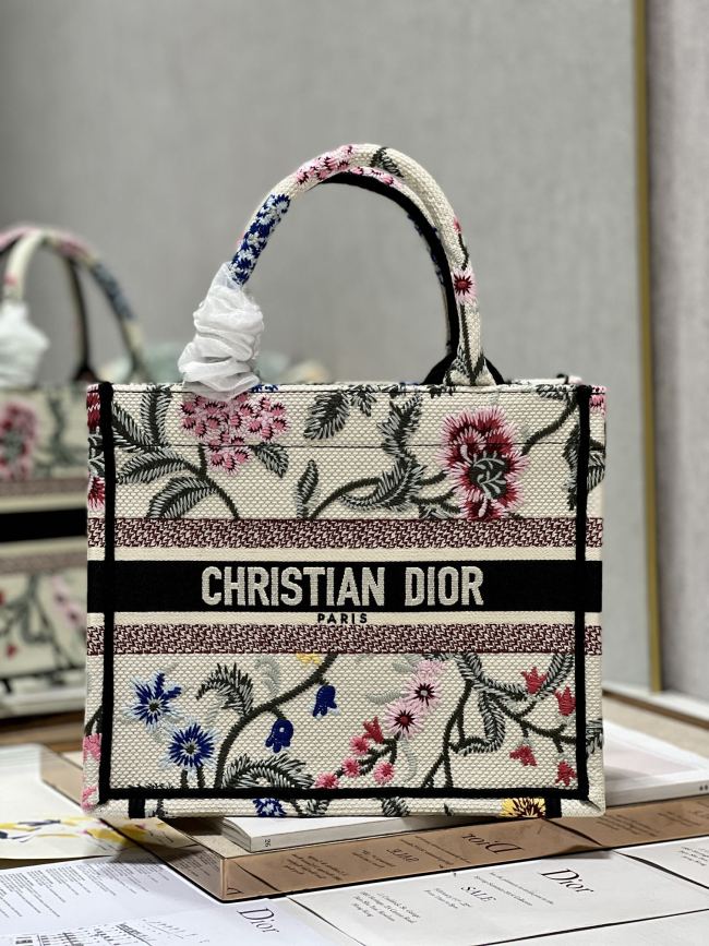 Handbag  Dior 1265 size 26.5×21×14 cm 