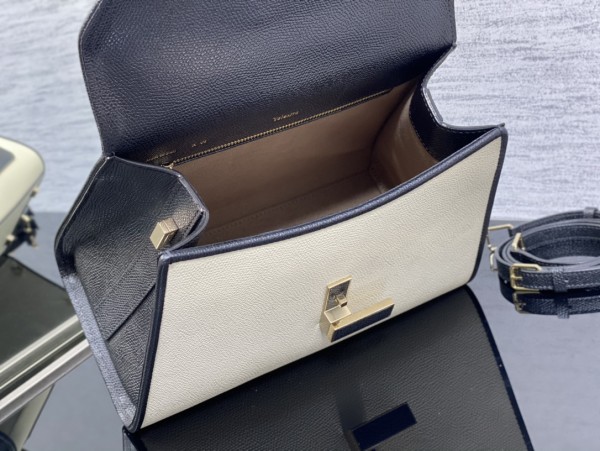 Handbag VALEXTRA size 𝟐𝟔*𝟐𝟎*𝟏𝟐 𝐂𝐦