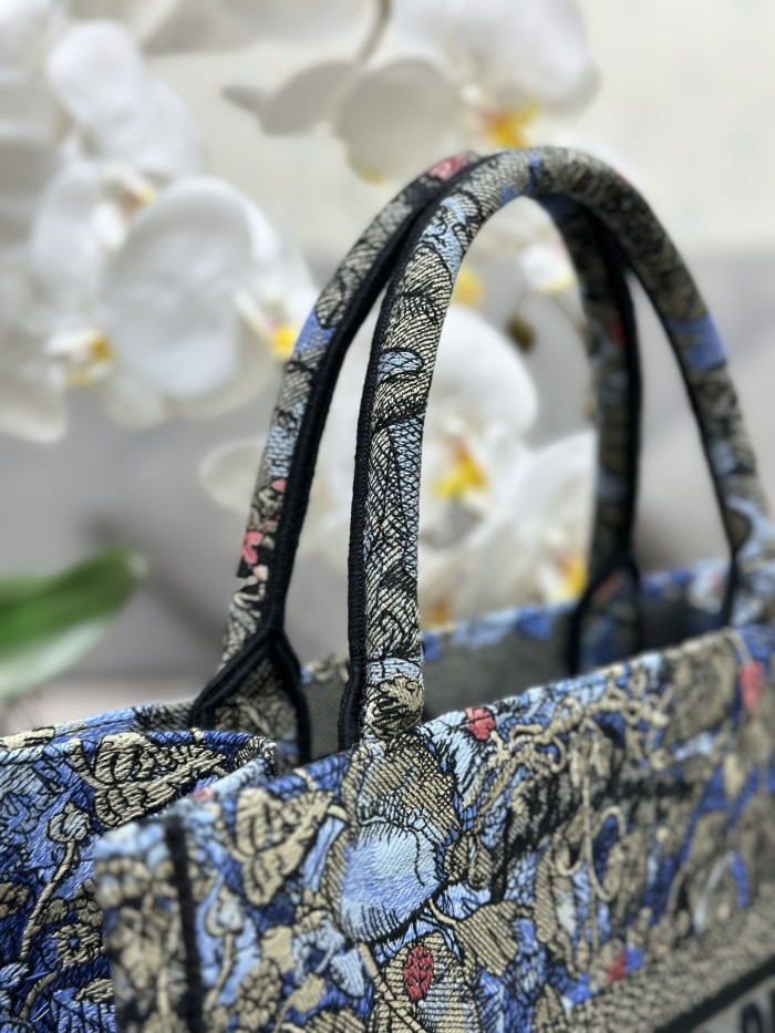  Handbag  Dior M1286 size  36 x 27.5 x 16.5 cm