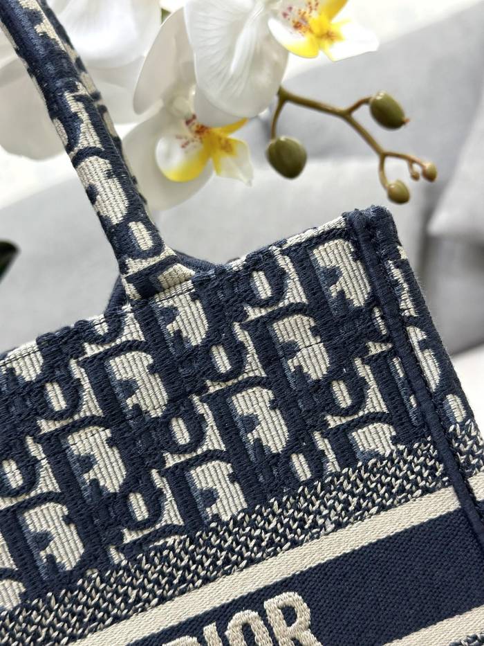  Handbag  Dior M1286 size 26.5 x 21 x 14 cm