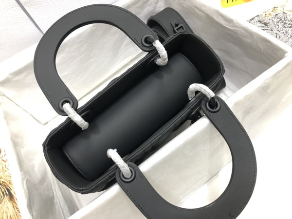 Handbag  Dior M0538 size 20*16.5*8  cm