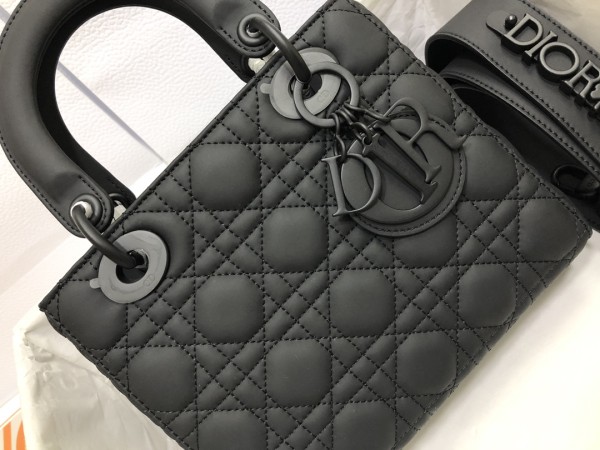 Handbag  Dior M0538 size 20*16.5*8  cm