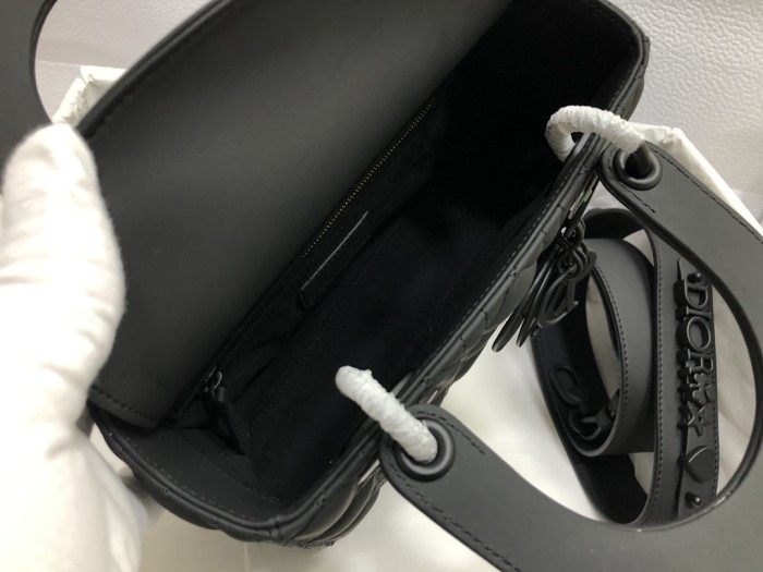 Handbag  Dior M0538 size 20*16.5*8  cm