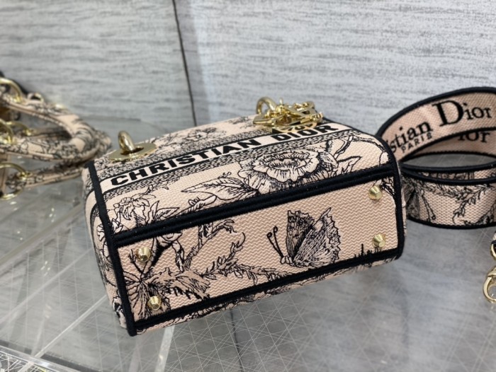  Handbag  Dior size 17*7*15 cm