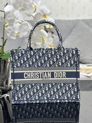  Handbag  Dior  M1286 size 36 x 27.5 x 16.5 cm