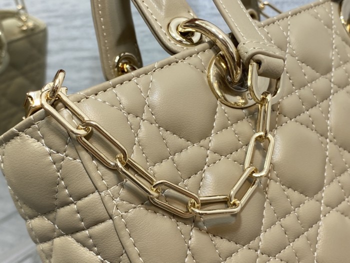 Handbag  Dior size  26*6*14 cm