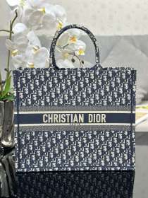 Handbag  Dior  M1286 size 42 x 35 x 18.5 cm