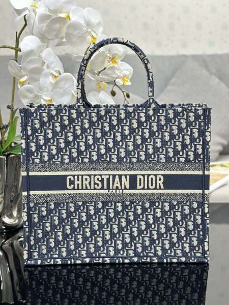  Handbag  Dior  M1286 size 42 x 35 x 18.5 cm
