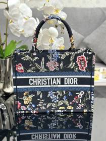  Handbag  Dior M1286 size 42 x 35 x 18.5  cm