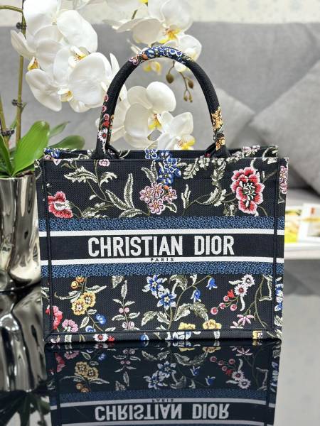  Handbag  Dior M1286 size 42 x 35 x 18.5  cm
